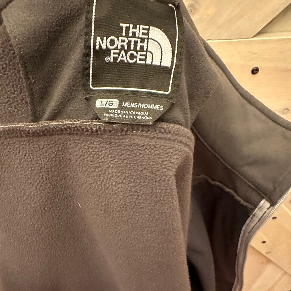 Men’s North Face Shell Jacket - Picture 3 of 3
